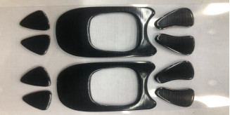 Des patins à souris en PTFE de couleur grise et noire naturelle à bord rond avec plusieurs couches