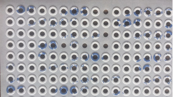 Matériel à couche double 0.15mm de la bande 9448A de tissu découpé avec des matrices petit par trou