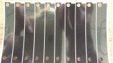 L'ANIMAL FAMILIER noir brillant a découpé bande avec des matrices flexible du petit trou deux de Mylar légèrement la longue